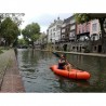Packraft monoplace City raft orange sur l'eau