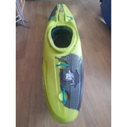 Kayak de rivière Scorch M test, couleur smoking geko, de la marque Pyranha